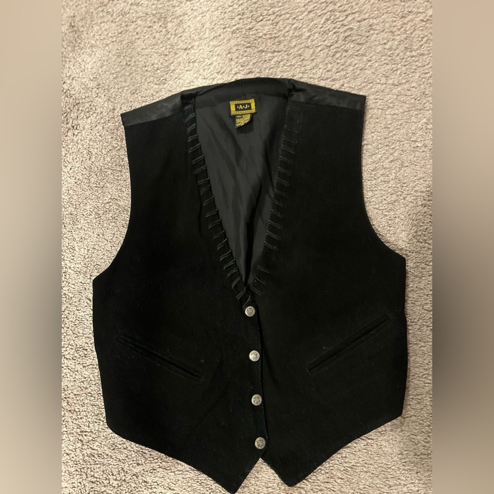 A J Women’s Black Shell Genuine Leather
Stitching Streetwear Moto

Size M